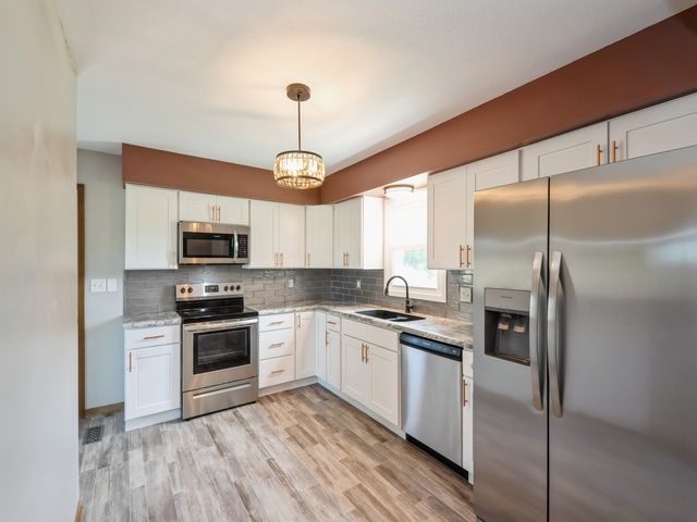 5323 Highway F36 Highway W, Newton, IA 50208