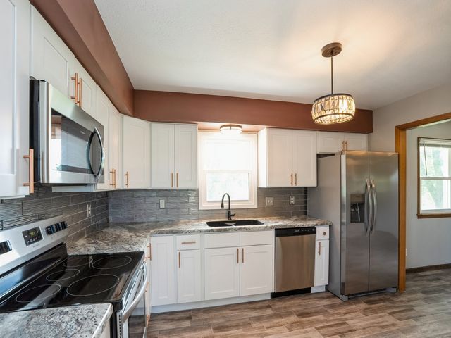 5323 Highway F36 Highway W, Newton, IA 50208