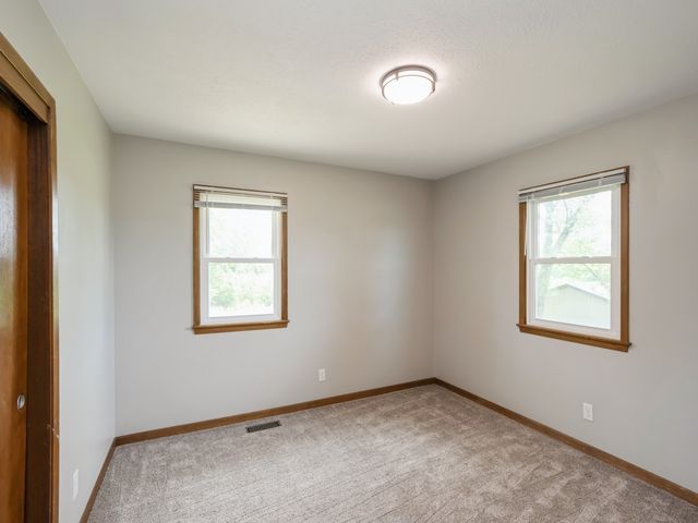 5323 Highway F36 Highway W, Newton, IA 50208