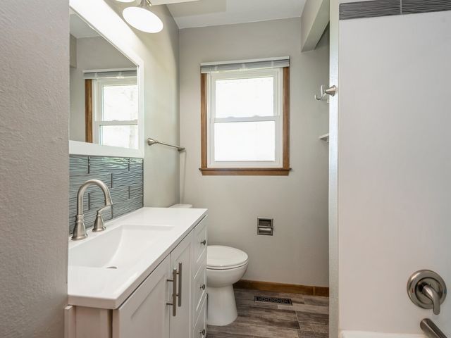 5323 Highway F36 Highway W, Newton, IA 50208