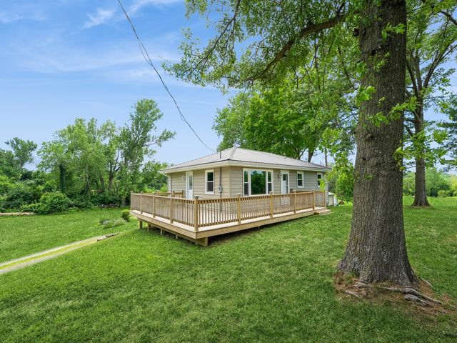 5323 Highway F36 Highway W, Newton, IA 50208