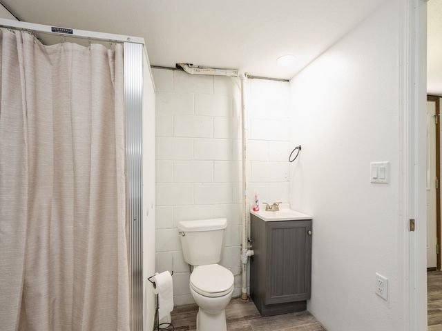 5323 Highway F36 Highway W, Newton, IA 50208