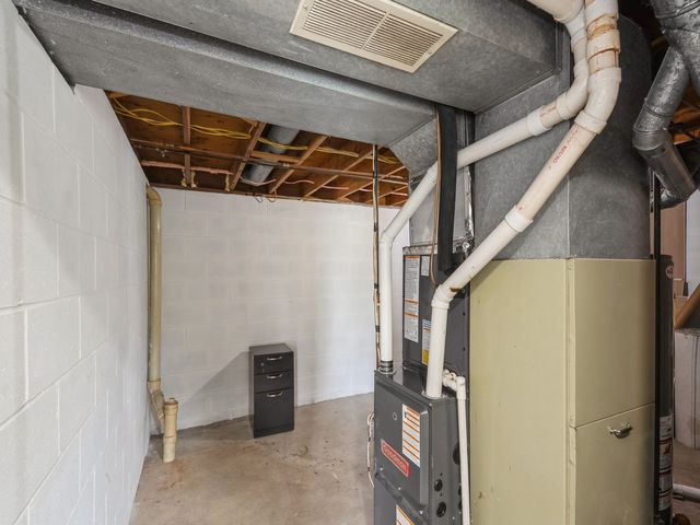 5323 Highway F36 Highway W, Newton, IA 50208