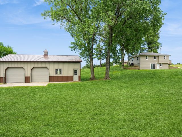 5323 Highway F36 Highway W, Newton, IA 50208