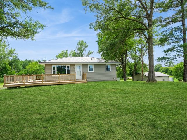 5323 Highway F36 Highway W, Newton, IA 50208