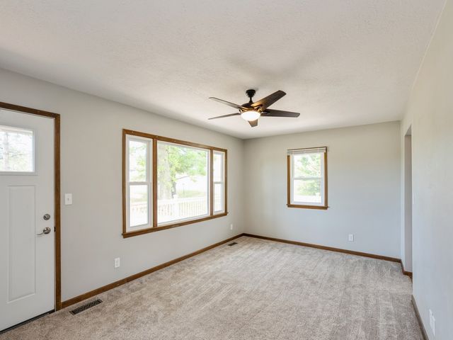 5323 Highway F36 Highway W, Newton, IA 50208