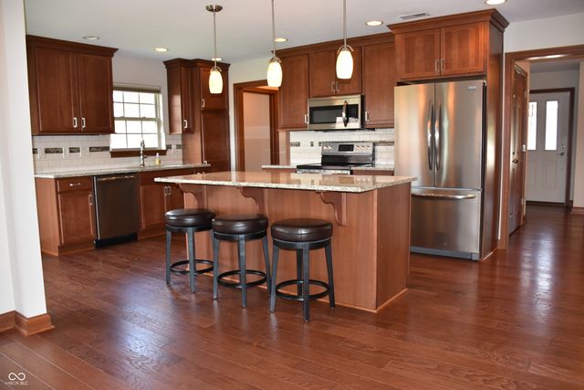 4765 W Harrisburg Court, New Palestine, IN 46163