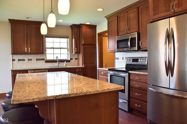 4765 W Harrisburg Court, New Palestine, IN 46163