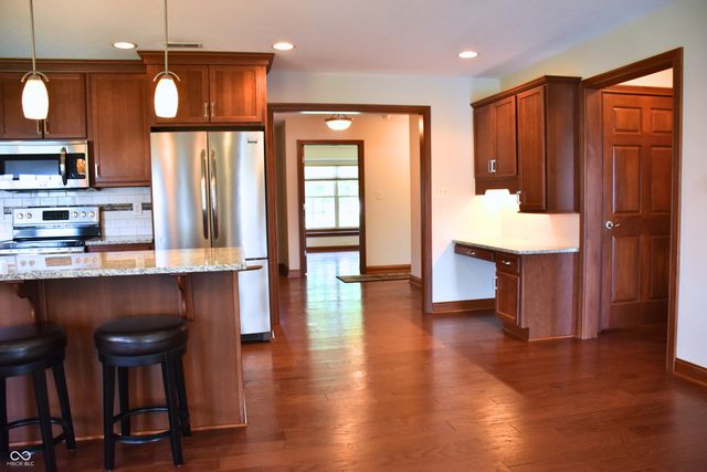 4765 W Harrisburg Court, New Palestine, IN 46163