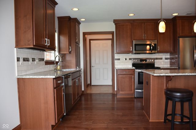 4765 W Harrisburg Court, New Palestine, IN 46163