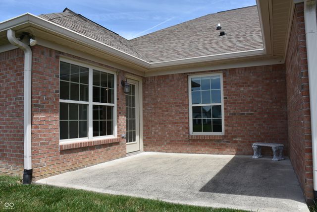 4765 W Harrisburg Court, New Palestine, IN 46163