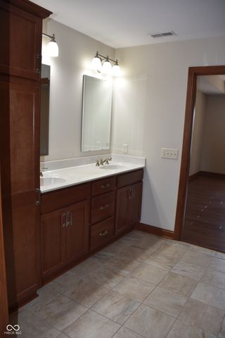 4765 W Harrisburg Court, New Palestine, IN 46163