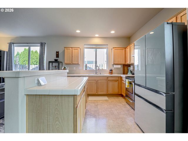 1652 Sw WRIGHT Pl, Troutdale, OR 97060