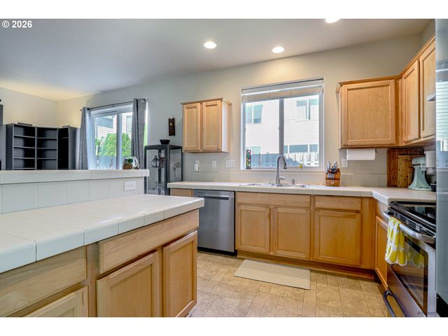 1652 Sw WRIGHT Pl, Troutdale, OR 97060