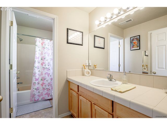 1652 Sw WRIGHT Pl, Troutdale, OR 97060