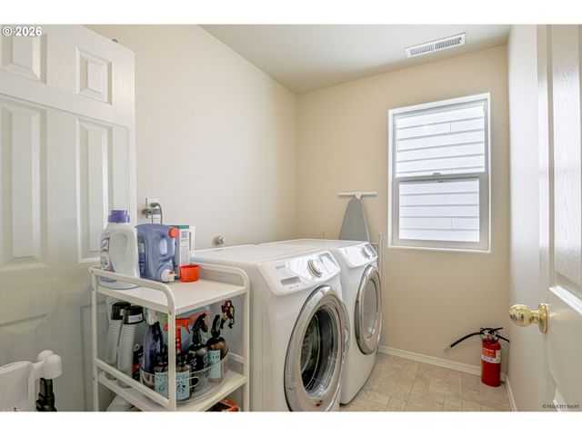 1652 Sw WRIGHT Pl, Troutdale, OR 97060