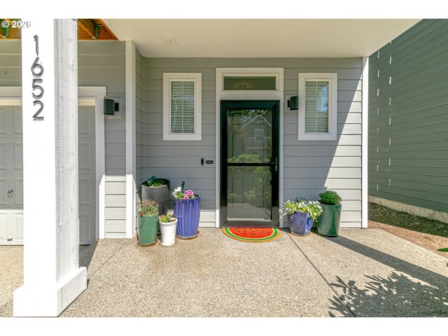 1652 Sw WRIGHT Pl, Troutdale, OR 97060