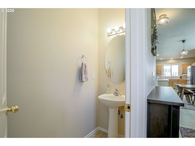 1652 Sw WRIGHT Pl, Troutdale, OR 97060