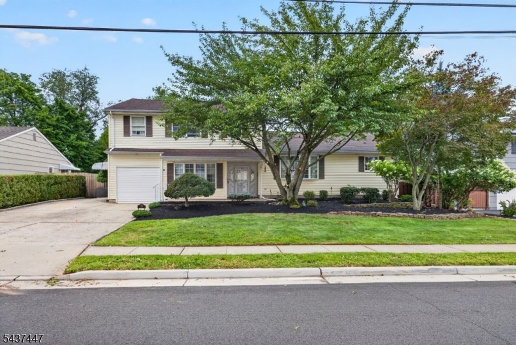 25 Princeton Dr, Middlesex Boro, NJ 08846 — exterior