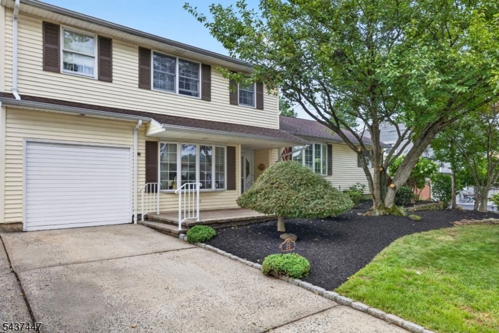 25 Princeton Dr, Middlesex Boro, NJ 08846 — photo 2
