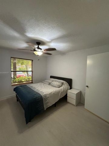 15551 SW 104th Ter 814, Miami, FL 33196