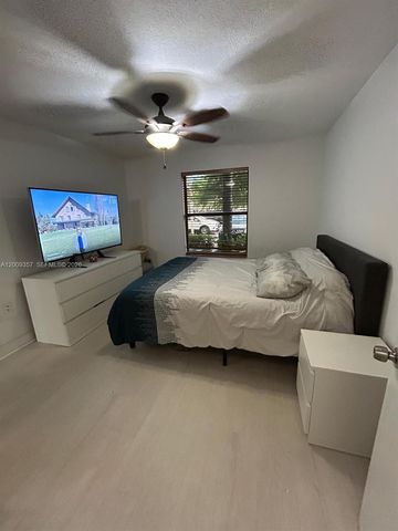 15551 SW 104th Ter 814, Miami, FL 33196