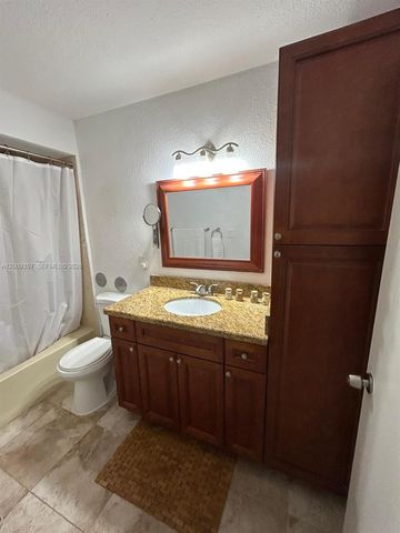 15551 SW 104th Ter 814, Miami, FL 33196