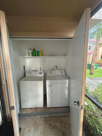 15551 SW 104th Ter 814, Miami, FL 33196