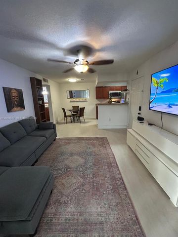 15551 SW 104th Ter 814, Miami, FL 33196