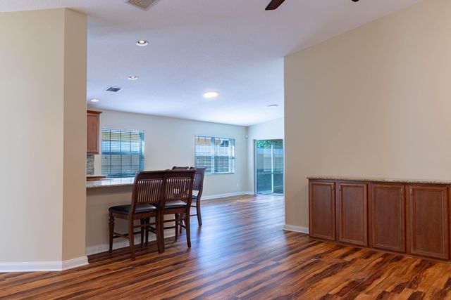 5009 Corsica Square, Vero Beach, FL 32967