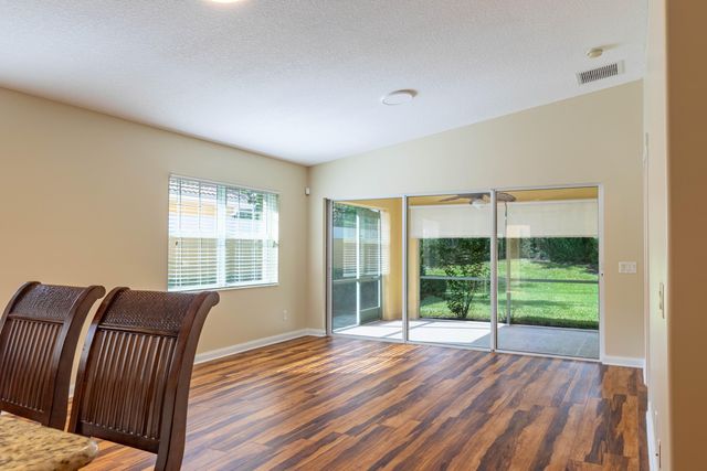 5009 Corsica Square, Vero Beach, FL 32967