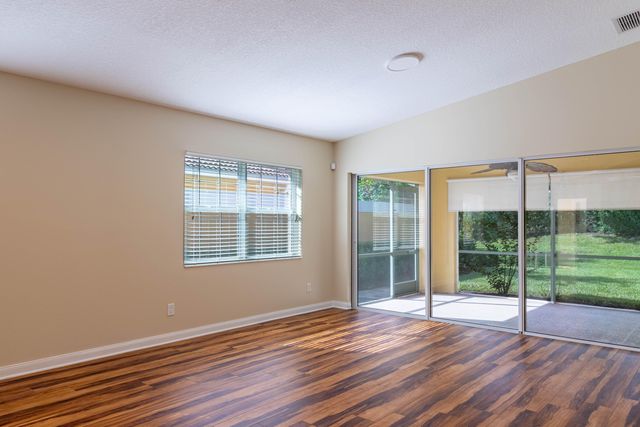 5009 Corsica Square, Vero Beach, FL 32967