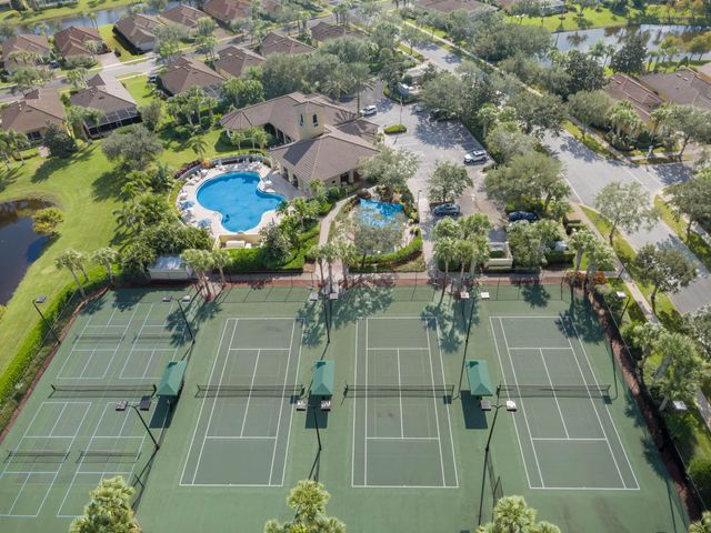 5009 Corsica Square, Vero Beach, FL 32967
