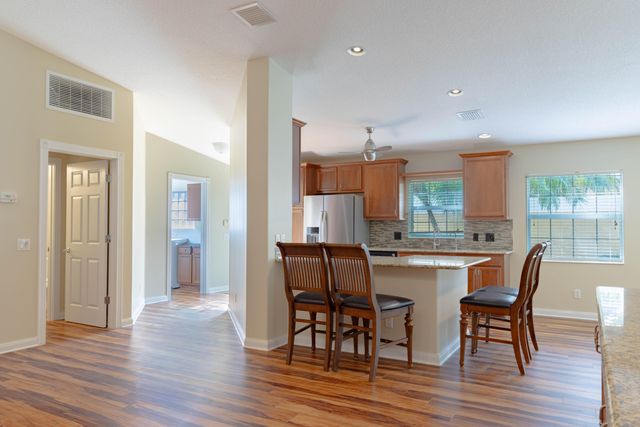 5009 Corsica Square, Vero Beach, FL 32967