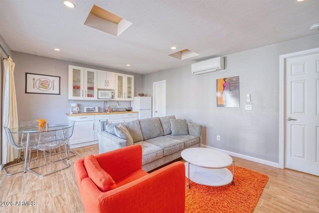 3415 E CAMELBACK Road, Phoenix, AZ 85018