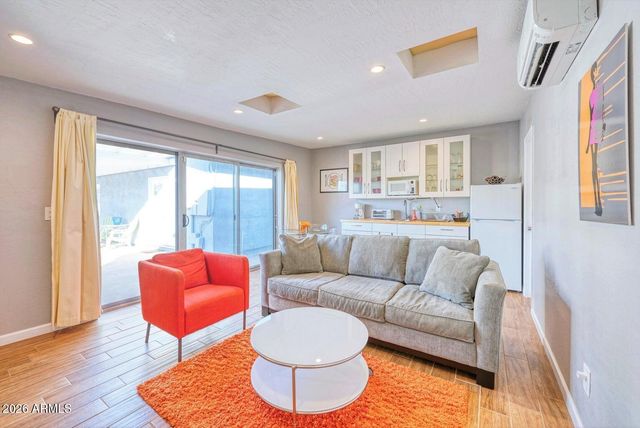 3415 E CAMELBACK Road, Phoenix, AZ 85018