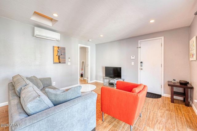 3415 E CAMELBACK Road, Phoenix, AZ 85018