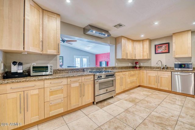 3415 E CAMELBACK Road, Phoenix, AZ 85018