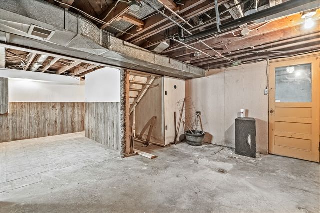 1034 Elwell Street, Lincoln Place, PA 15206