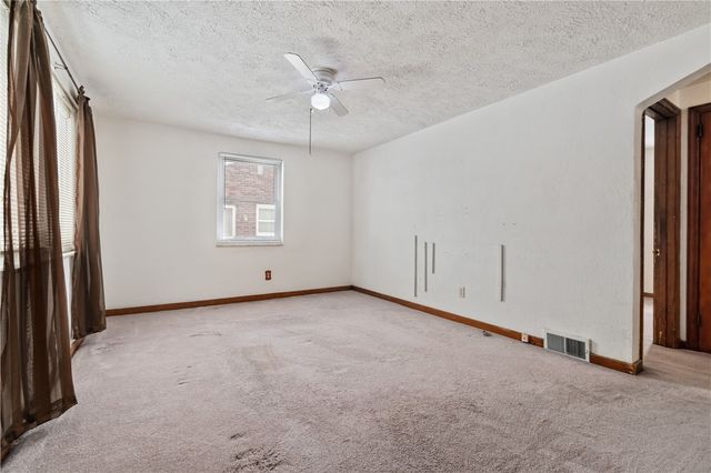 1034 Elwell Street, Lincoln Place, PA 15206