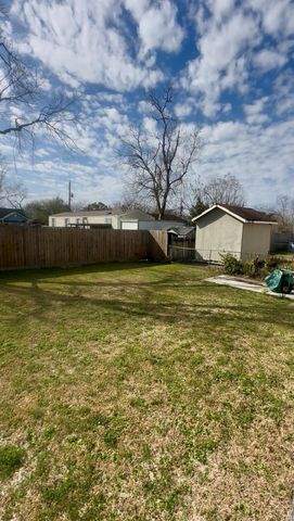 4218 Brown Street, Bacliff, TX 77518