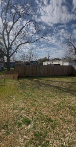 4218 Brown Street, Bacliff, TX 77518