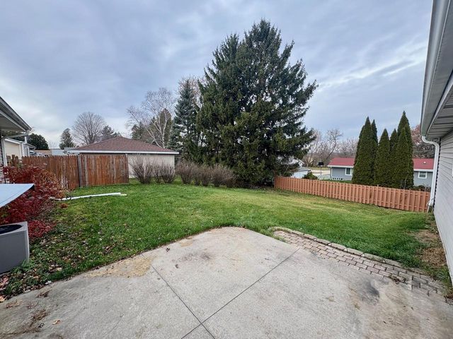 1420 Sunset Ridge DRIVE W, West Bend, WI 53090