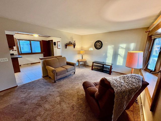 1420 Sunset Ridge DRIVE W, West Bend, WI 53090