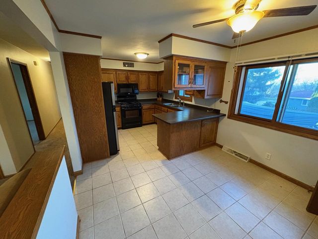 1420 Sunset Ridge DRIVE W, West Bend, WI 53090