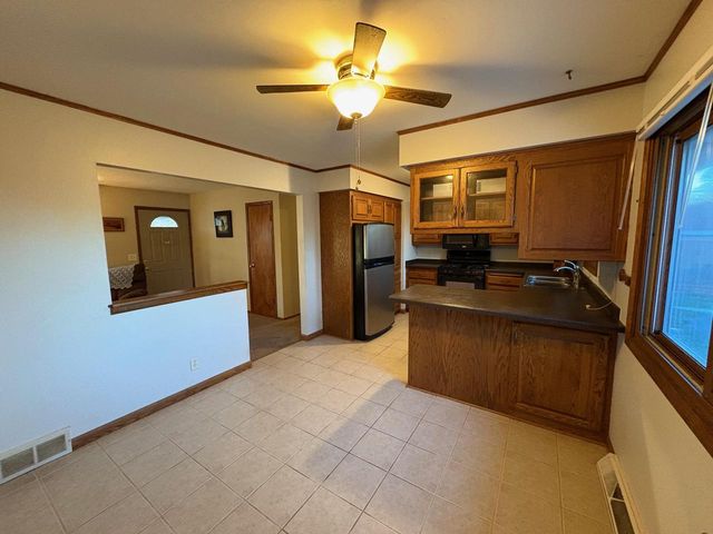 1420 Sunset Ridge DRIVE W, West Bend, WI 53090