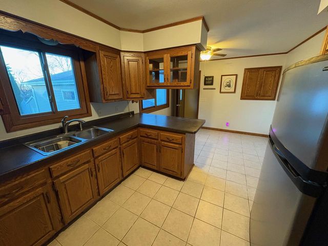 1420 Sunset Ridge DRIVE W, West Bend, WI 53090