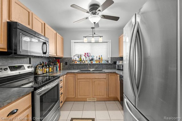 17308 S Lucille Circle, New Boston, MI 48164