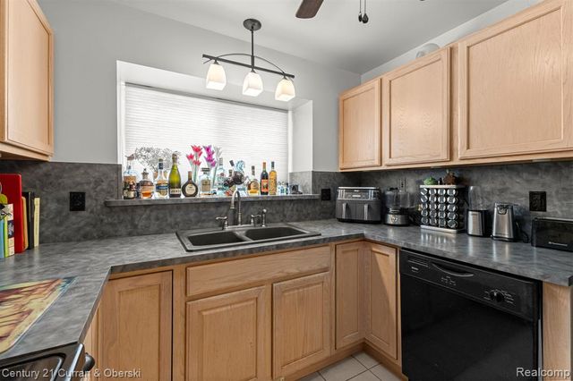 17308 S Lucille Circle, New Boston, MI 48164