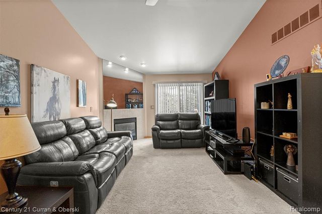 17308 S Lucille Circle, New Boston, MI 48164